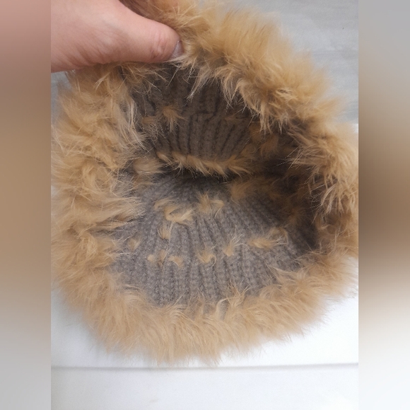 Danier Rabbit Fur Wool Blend Hat O/S - Picture 3 of 7